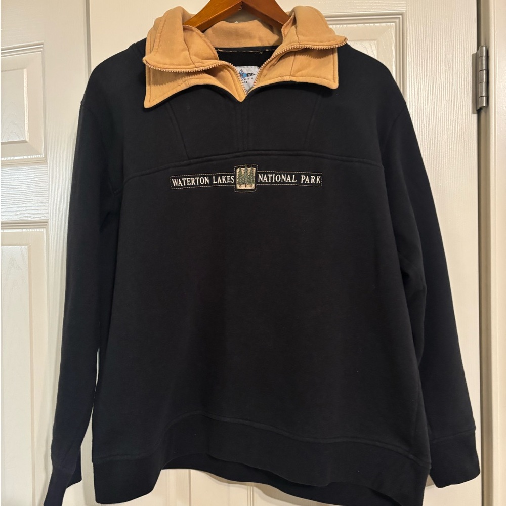 Vintage Waterton Lakes National Park Black and Tan Sweater